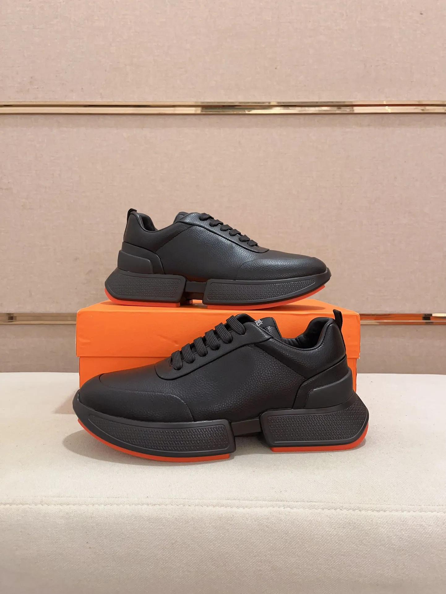 Men's clothing and shoes💰: 442💰《HERMES》【Classic original single version】Hermès; top 🔝purchase agent🔍🔍men's latest 🇺🇸 counter sales simultaneously, imported from Italy original ▲▲cowhide ▲▲ (high-end, nobility, class) ) Exquisite workmanship (Italian 🇮🇹 imported water-dyed 🐂 cowhide lining) sole: original sole provided by the original factory, ⚠️exclusive double-layer activity·TPR·rubber·combined molded outsole; super comfortable·wear-resistant·non-slip·environmental protection The real thing is more beautiful if you take the real thing (high quality, follow the order). You can enter and exit the counter at will * Number of yards: 38-44 (45 can be customized and cannot be returned or exchanged)